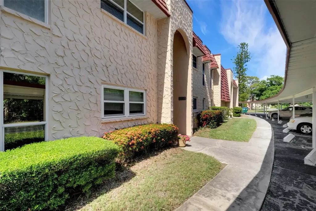 218 Dogwood Circle Seminole FL 33777