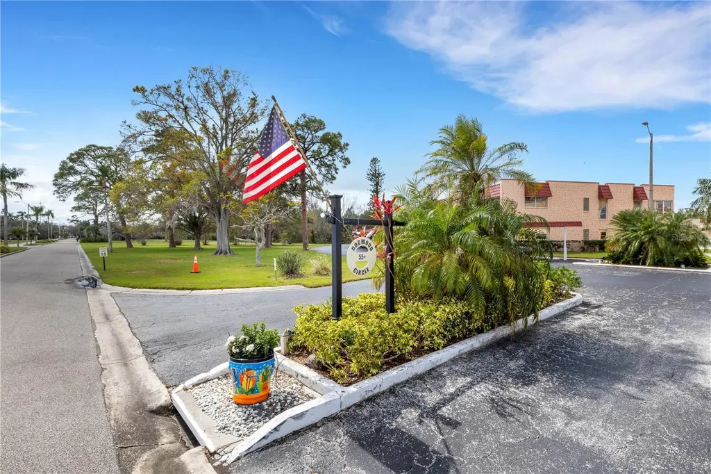 218 Dogwood Circle Seminole FL 33777