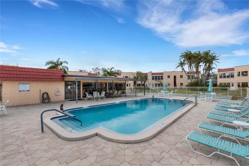 218 Dogwood Circle Seminole FL 33777