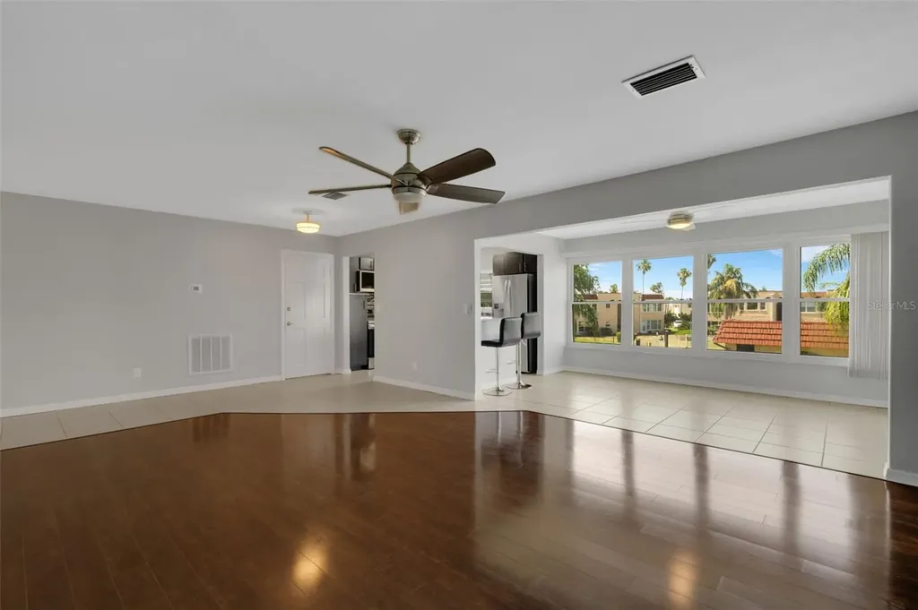 218 Dogwood Circle Seminole FL 33777