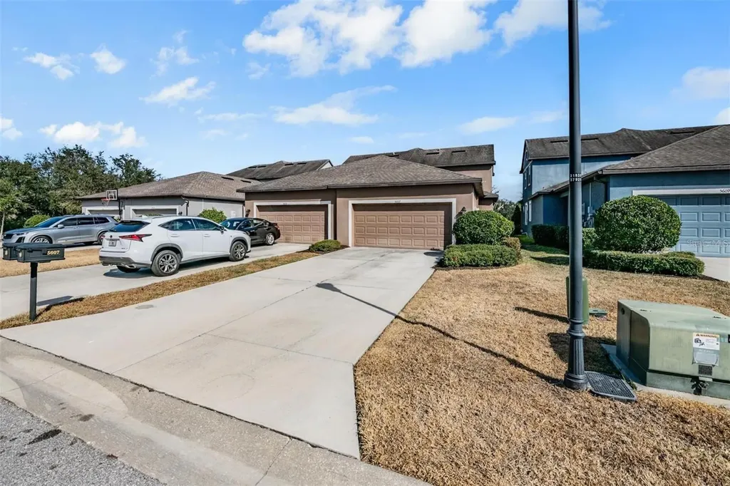 5607 Hometown Lane Lithia FL 33547
