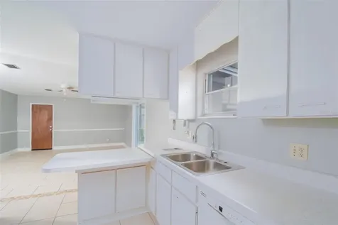 703 NE 6th Place Gainesville FL 32601