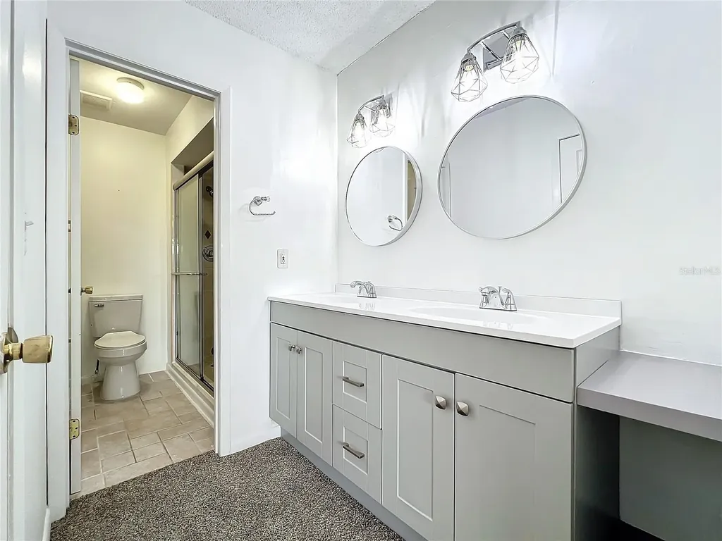 5381 Vineland Road Orlando FL 32811