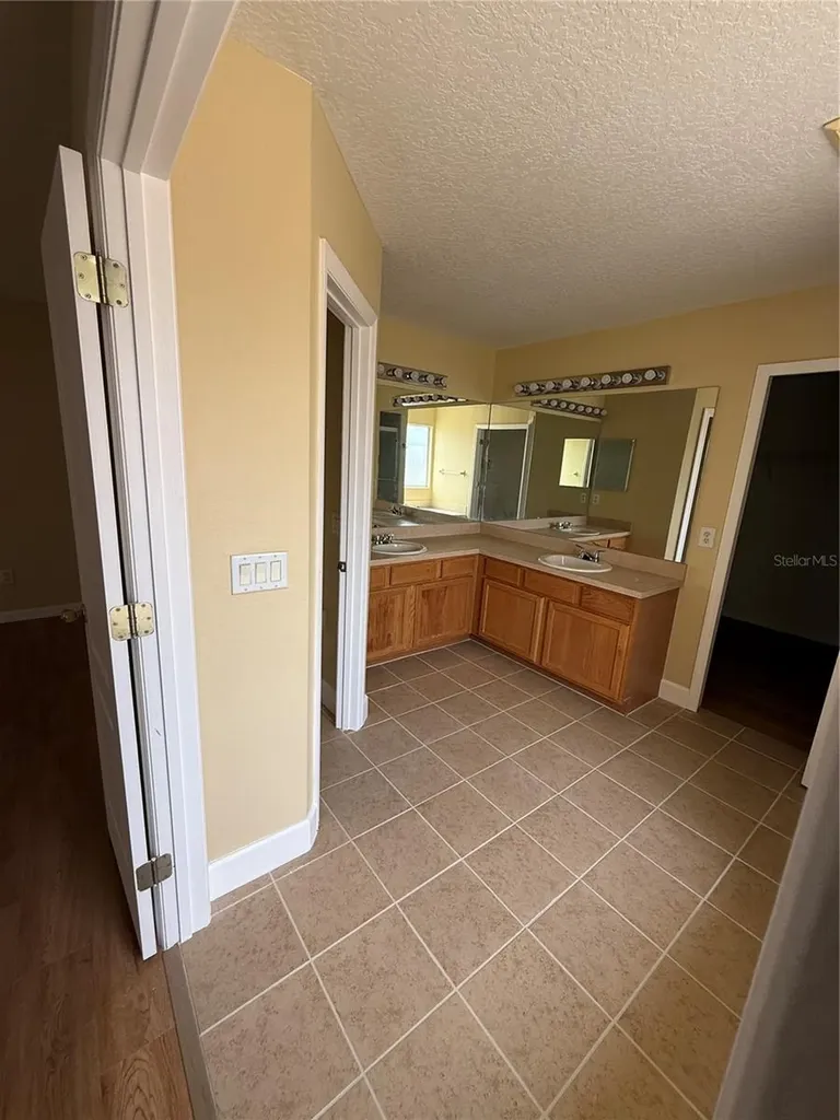 933 Whispering Cypress Lane Orlando FL 32824