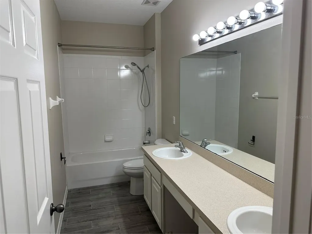 5996 Milford Haven Place Orlando FL 32829