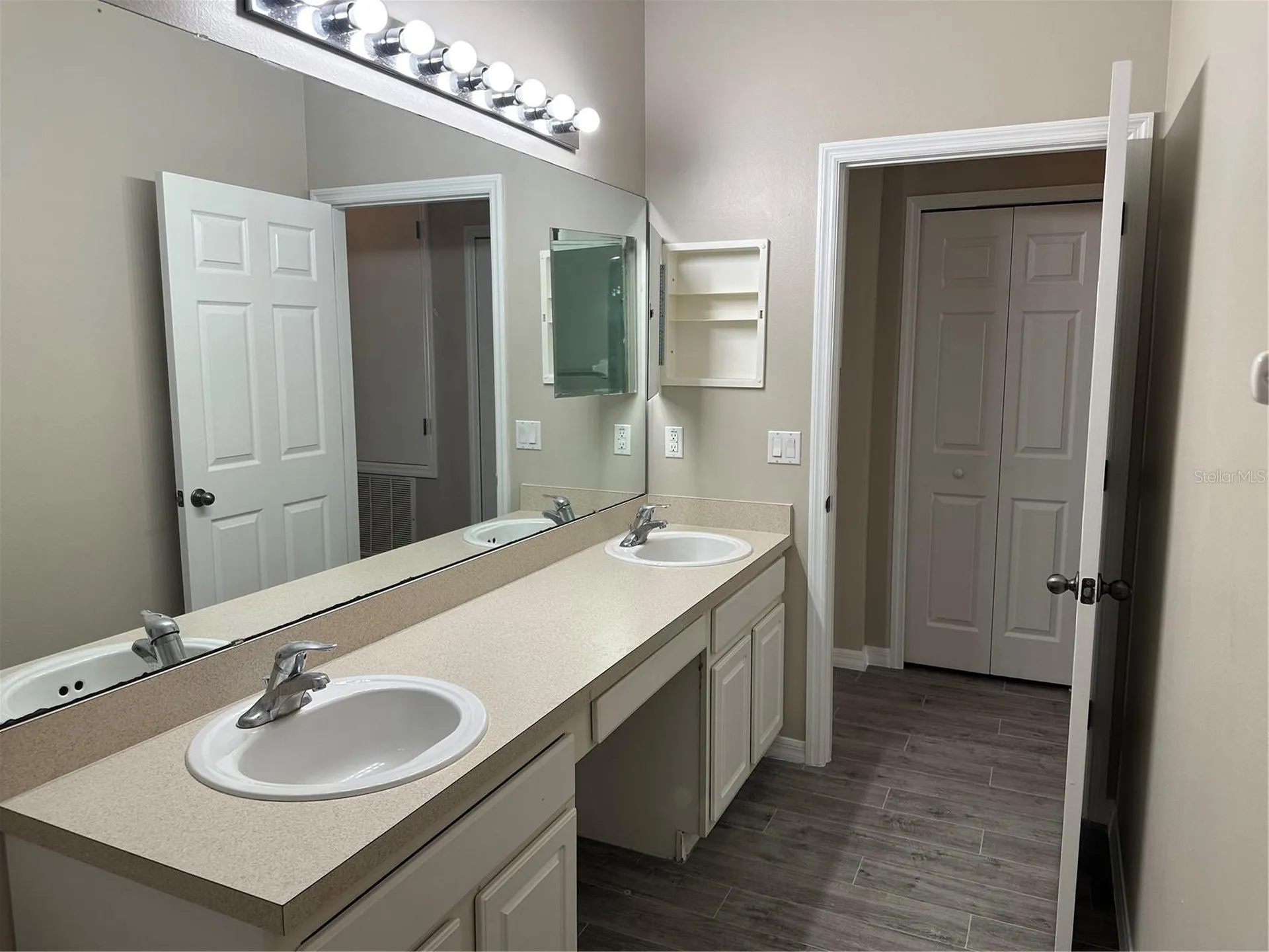 5996 Milford Haven Place Orlando FL 32829