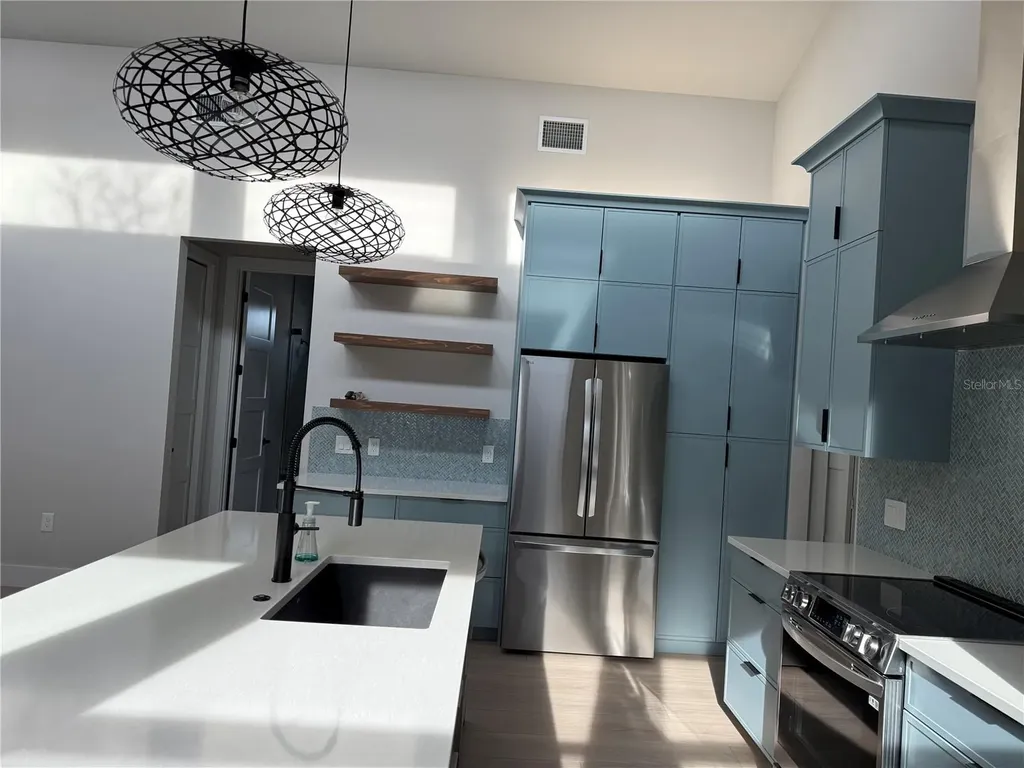 2443 Wood Street Sarasota FL 34237