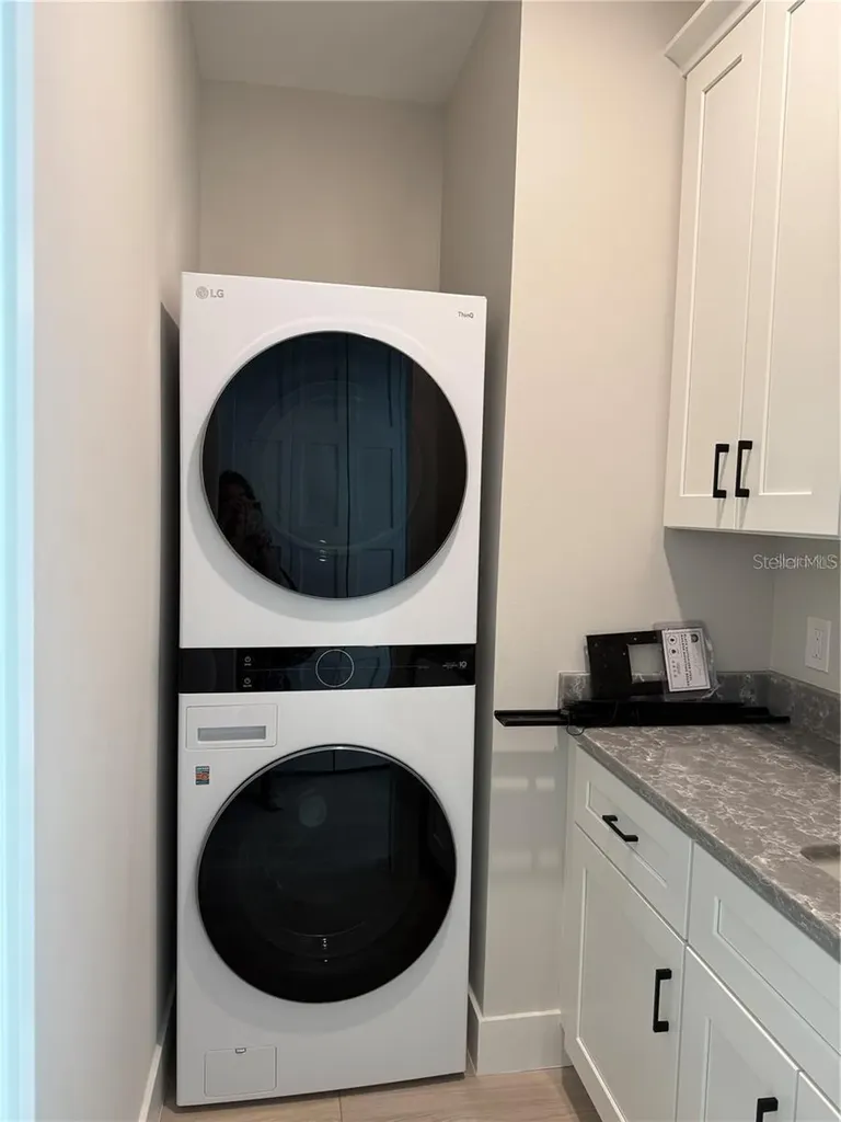 2443 Wood Street Sarasota FL 34237