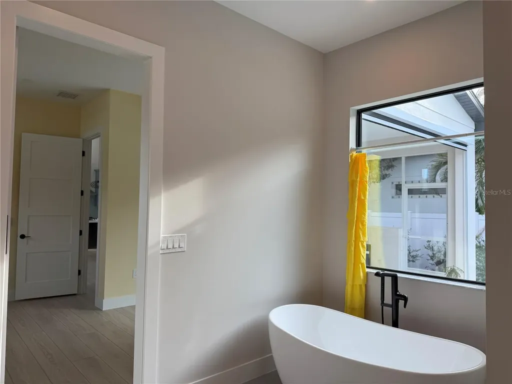 2443 Wood Street Sarasota FL 34237