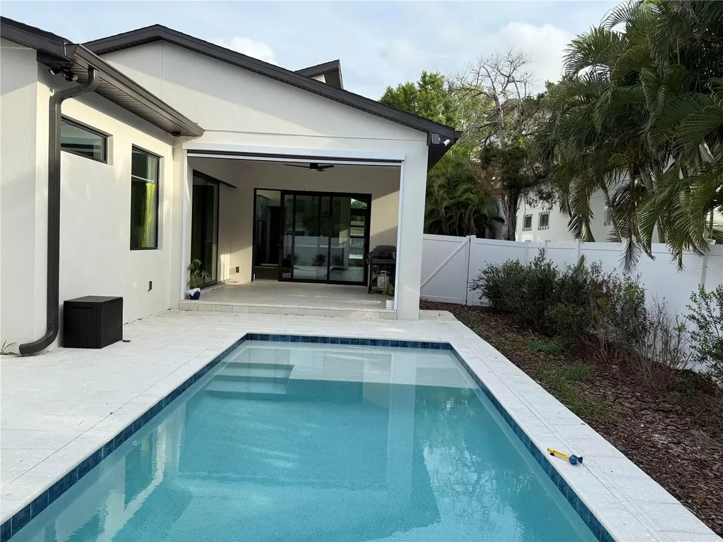 2443 Wood Street Sarasota FL 34237