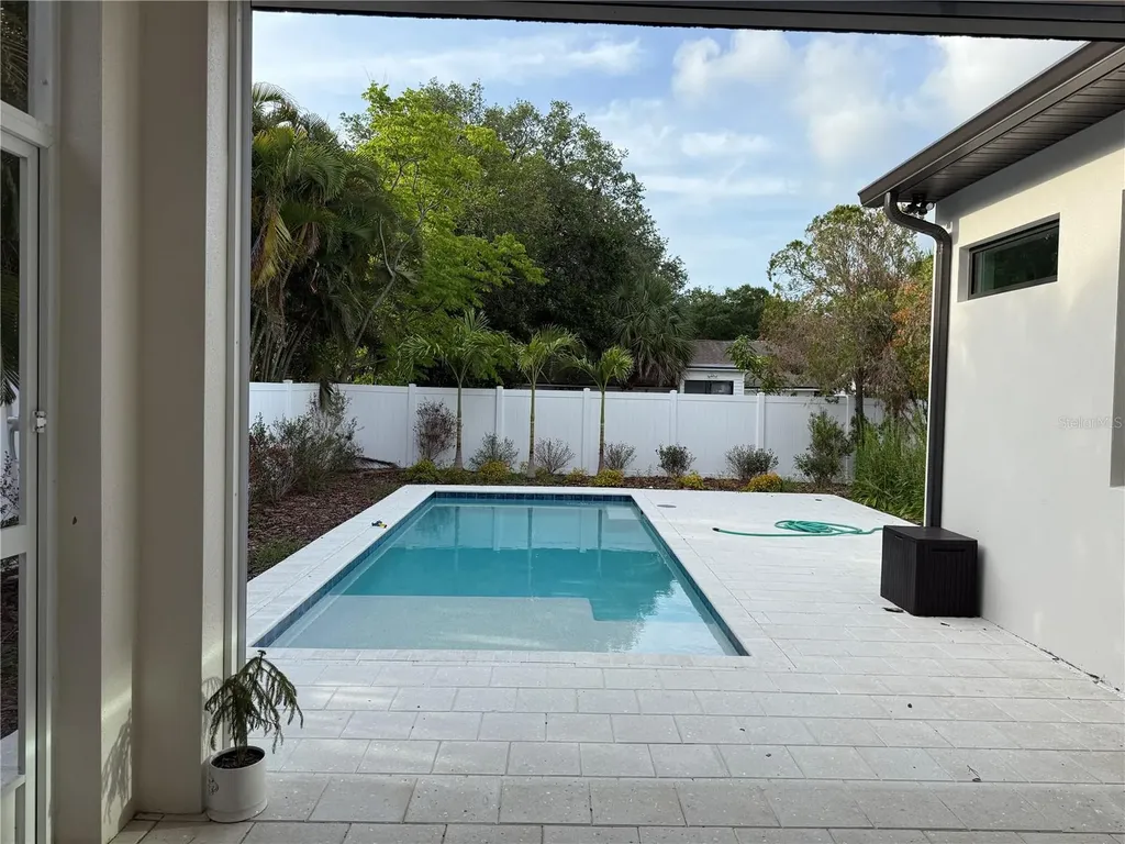 2443 Wood Street Sarasota FL 34237