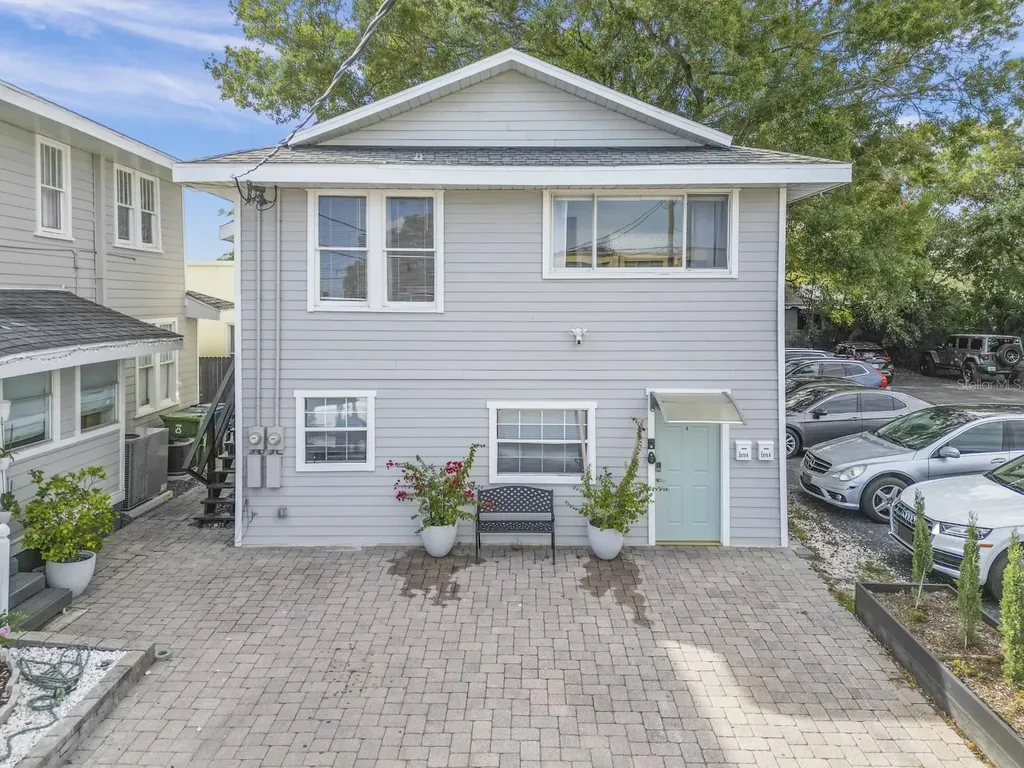 2575 S Himes Avenue Tampa FL 33629
