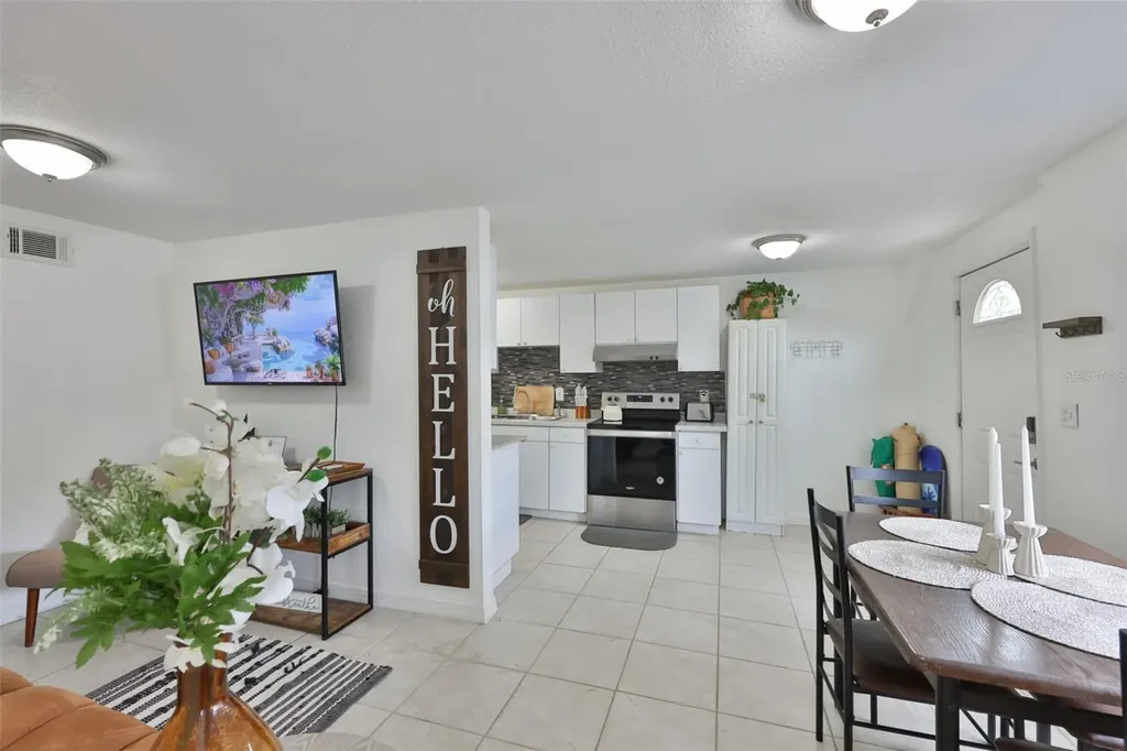 2575 S Himes Avenue Tampa FL 33629