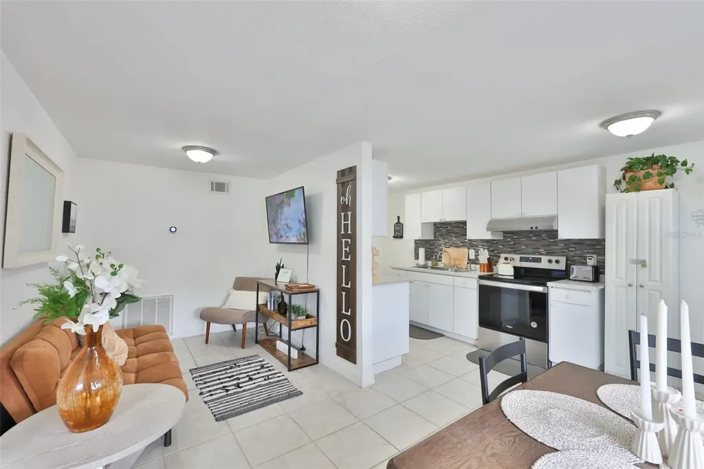 2575 S Himes Avenue Tampa FL 33629