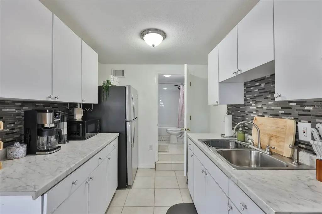 2575 S Himes Avenue Tampa FL 33629