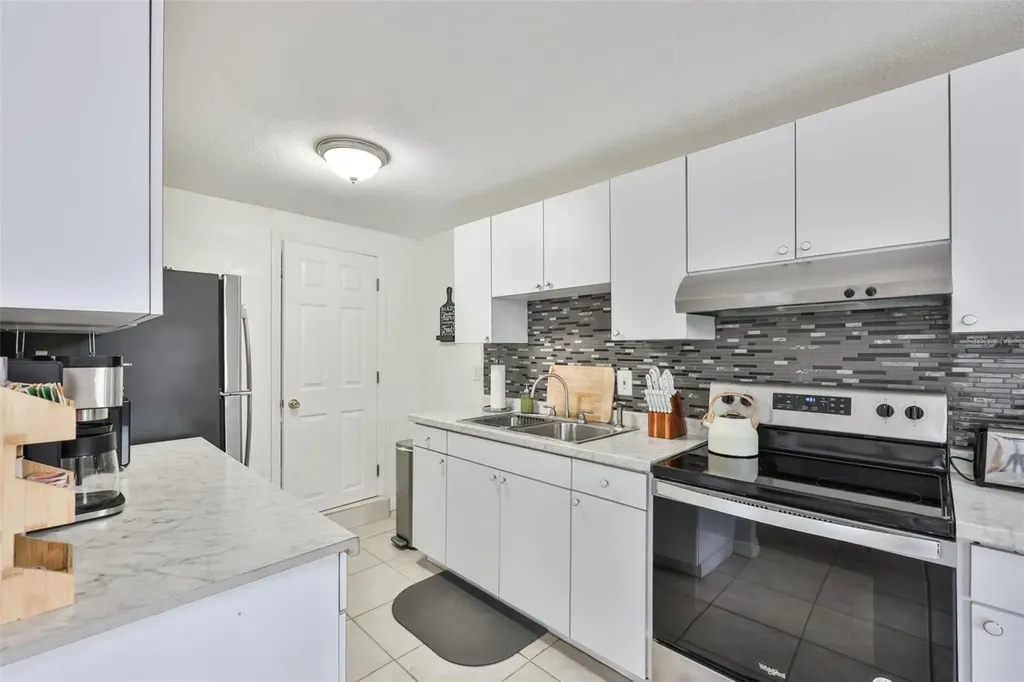 2575 S Himes Avenue Tampa FL 33629