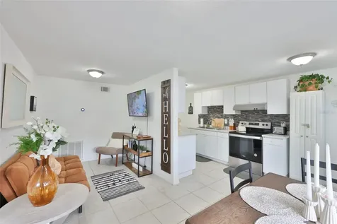 2575 S Himes Avenue Tampa FL 33629