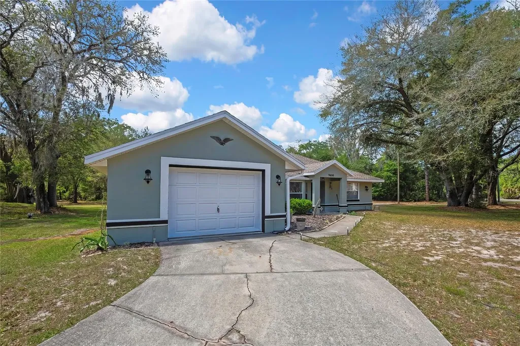 9690 N Alder Avenue Crystal River FL 34428