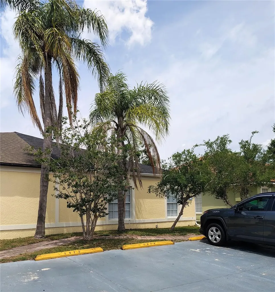 1074 Universal Rest Place Kissimmee FL 34744