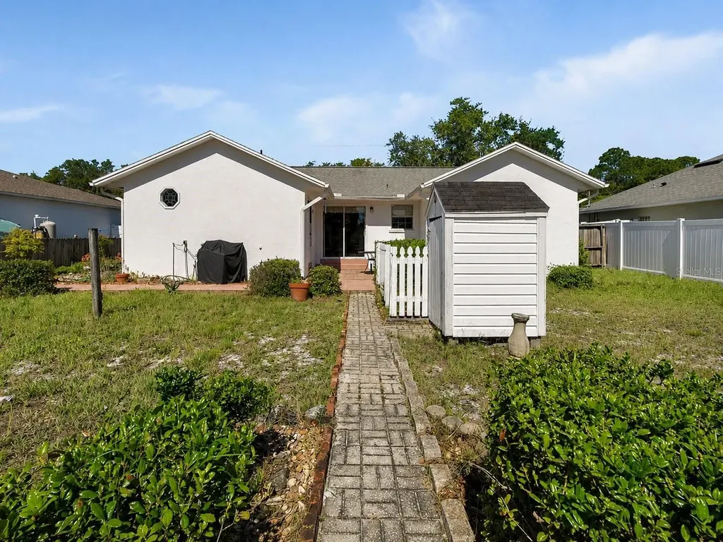 1141 8th Avenue Deland FL 32724