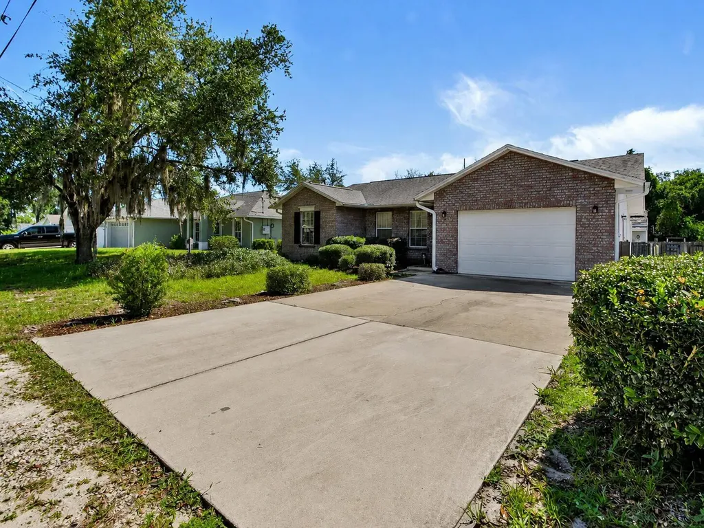 1141 8th Avenue Deland FL 32724