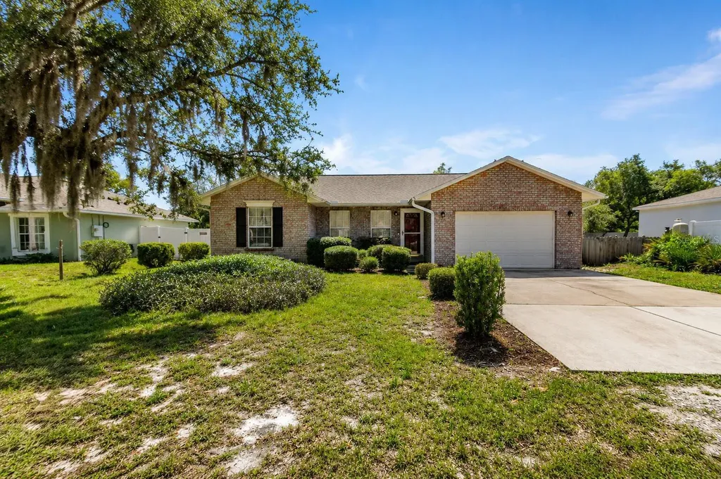 1141 8th Avenue Deland FL 32724