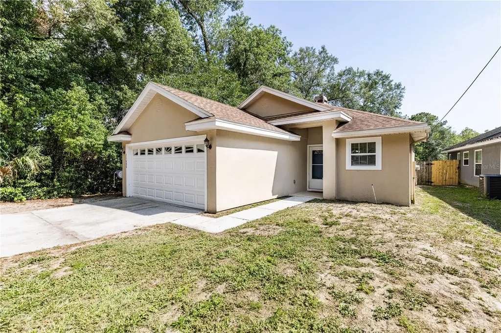 31080 Lochmore Circle Sorrento FL 32776
