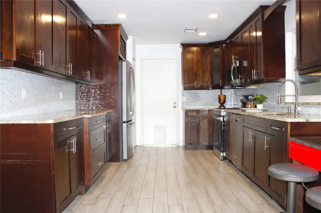 851 Sunridge Point Drive Seffner FL 33584