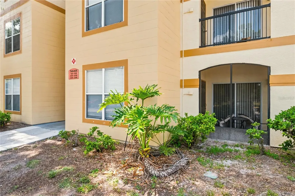 5618 Pinnacle Heights Circle Tampa FL 33624