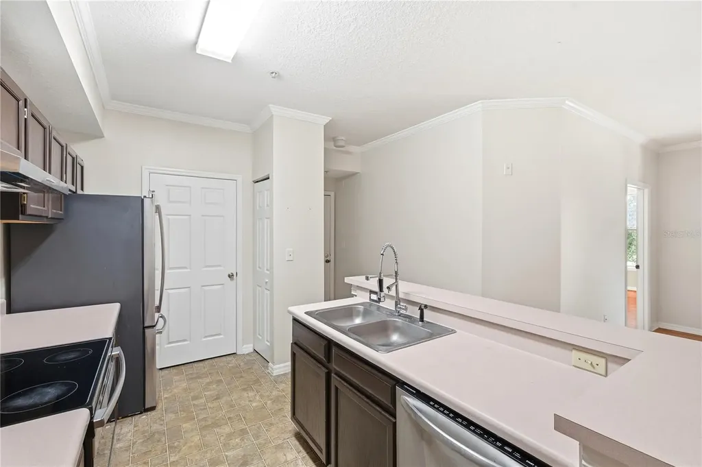 5618 Pinnacle Heights Circle Tampa FL 33624