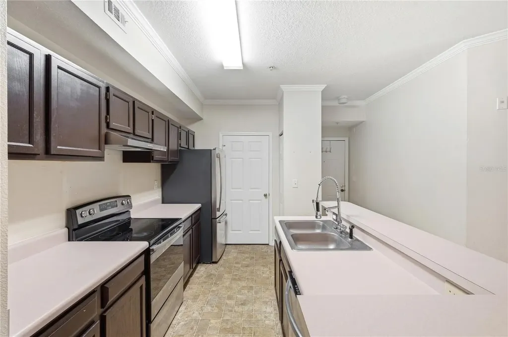 5618 Pinnacle Heights Circle Tampa FL 33624