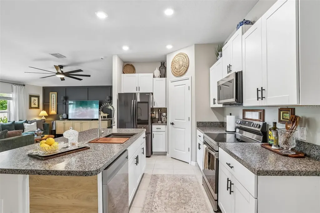2905 Lytton Hall Drive Zephyrhills FL 33540