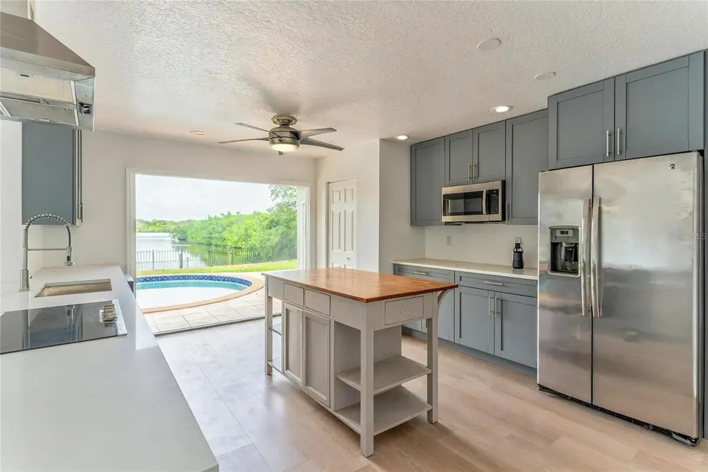 3225 Rosery Road NE Largo FL 33771