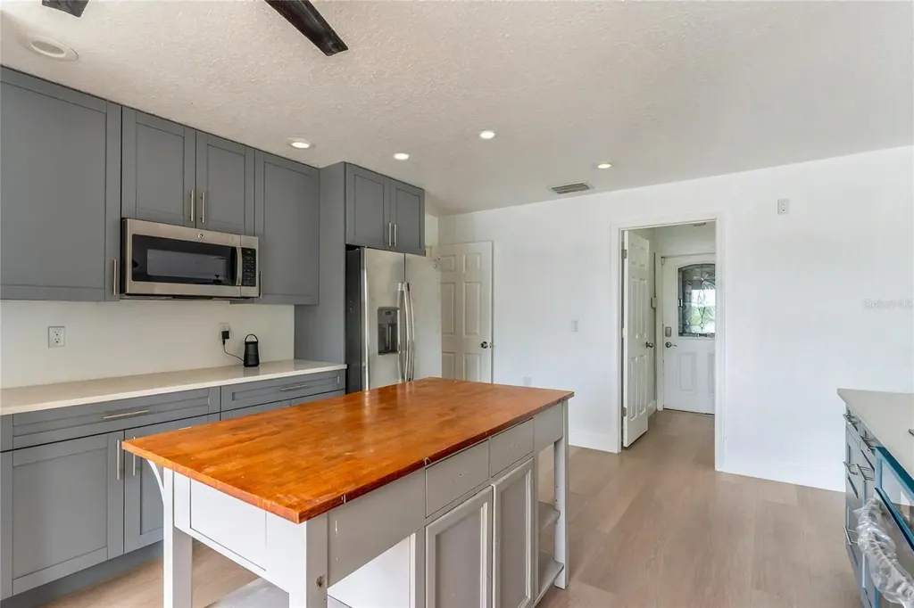3225 Rosery Road NE Largo FL 33771