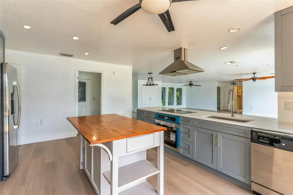 3225 Rosery Road NE Largo FL 33771