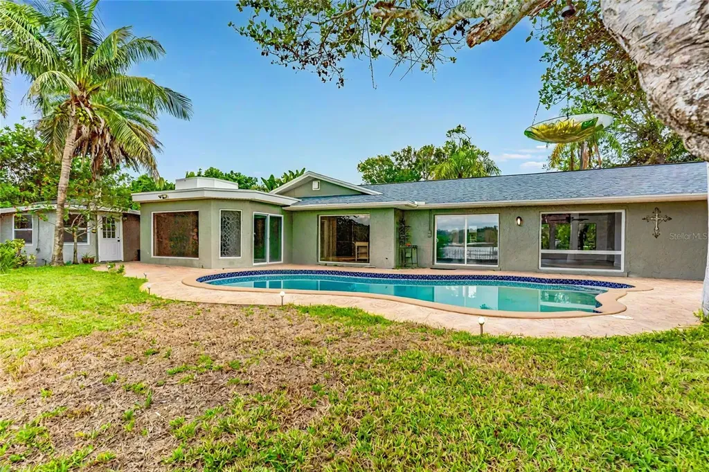 3225 Rosery Road NE Largo FL 33771