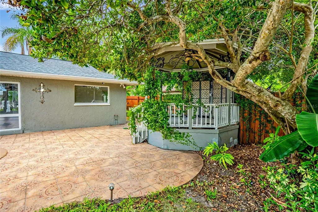 3225 Rosery Road NE Largo FL 33771