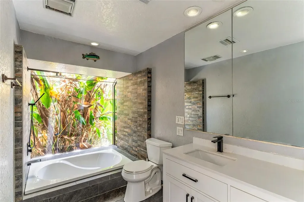 3225 Rosery Road NE Largo FL 33771
