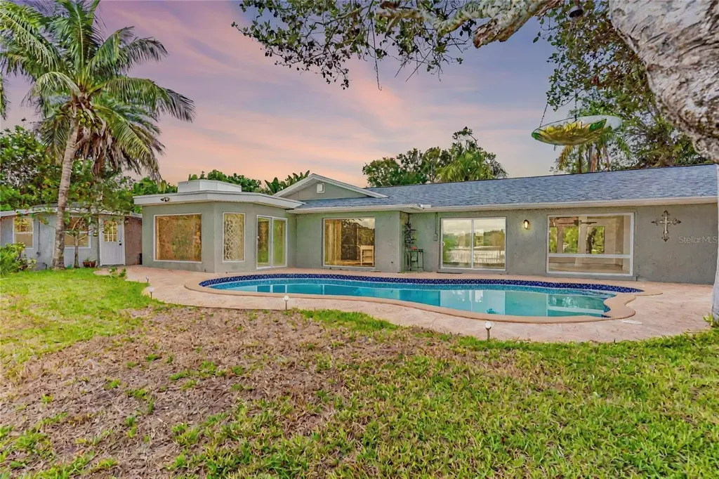 3225 Rosery Road NE Largo FL 33771