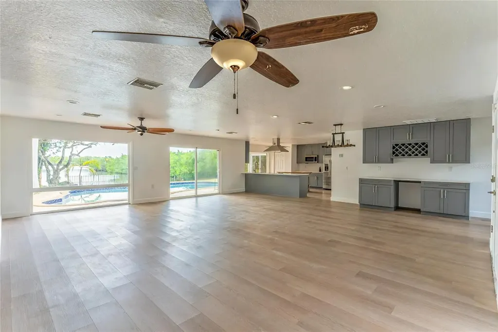 3225 Rosery Road NE Largo FL 33771