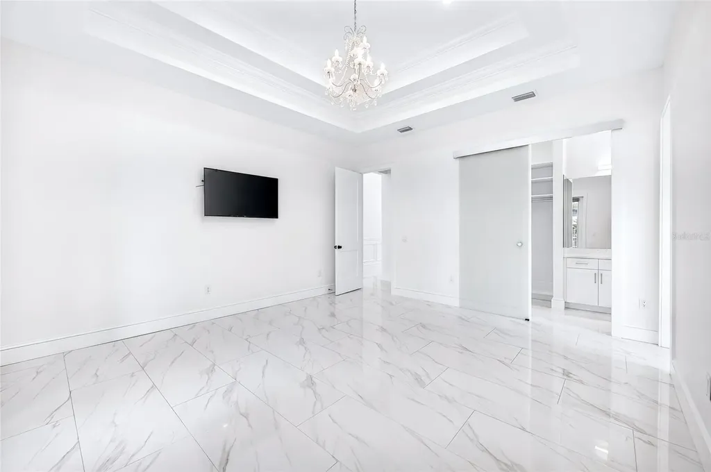 3013 W North B Street Tampa FL 33609