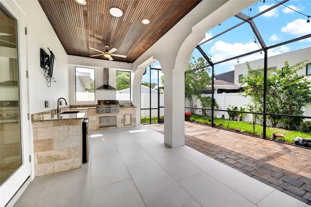 3013 W North B Street Tampa FL 33609
