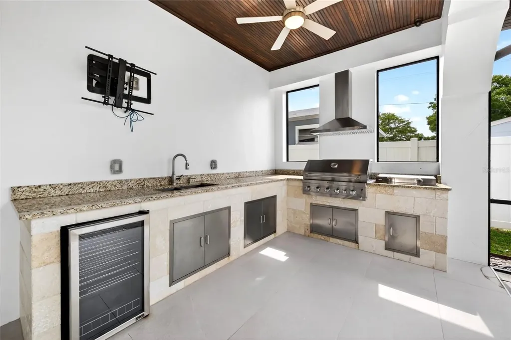 3013 W North B Street Tampa FL 33609