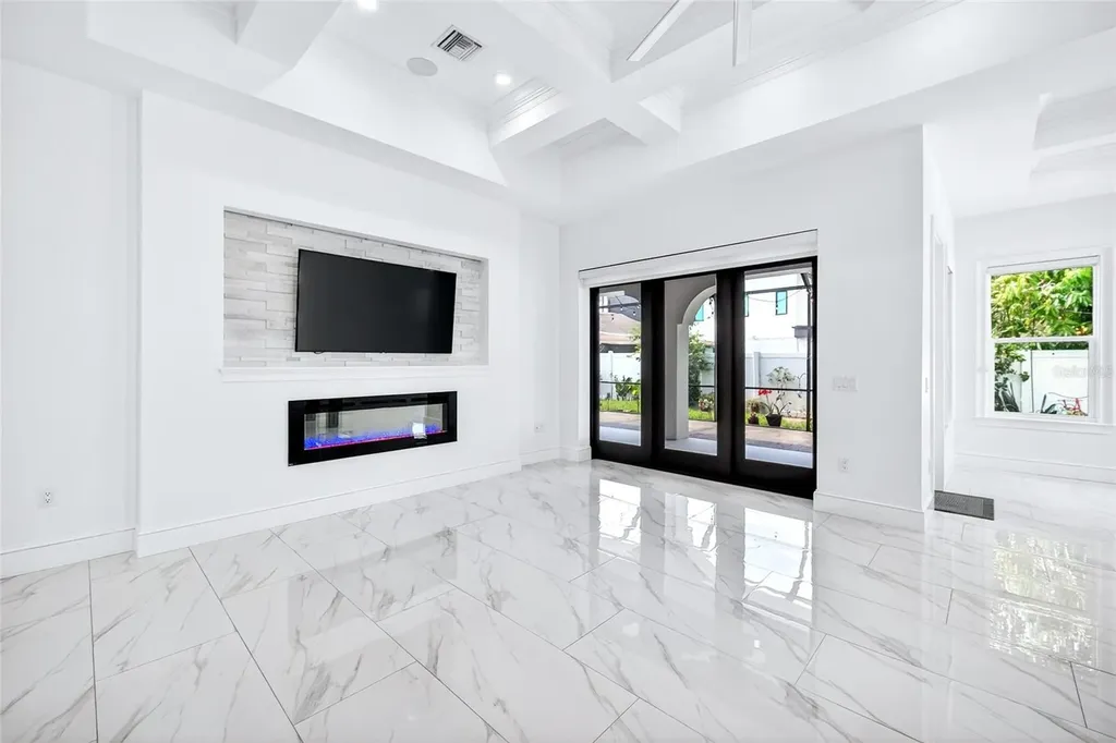 3013 W North B Street Tampa FL 33609