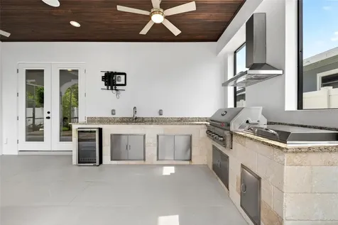 3013 W North B Street Tampa FL 33609