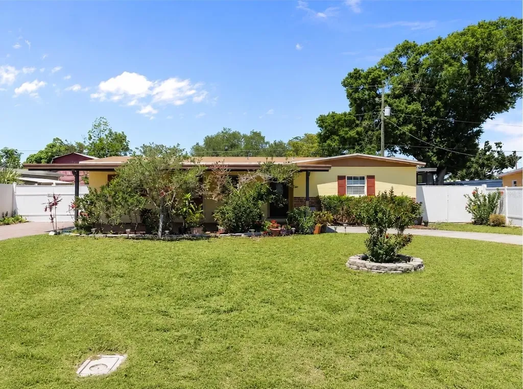 7806 N Gomez Avenue Tampa FL 33614