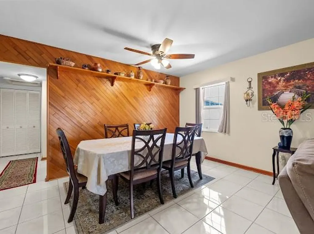7806 N Gomez Avenue Tampa FL 33614