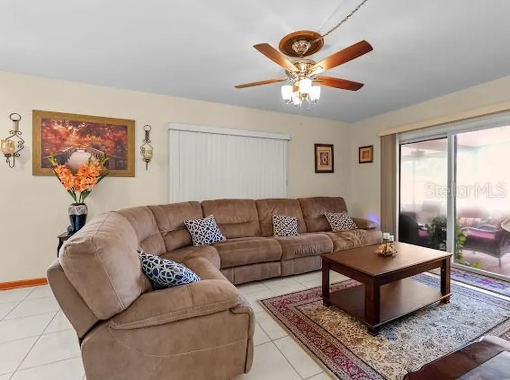 7806 N Gomez Avenue Tampa FL 33614