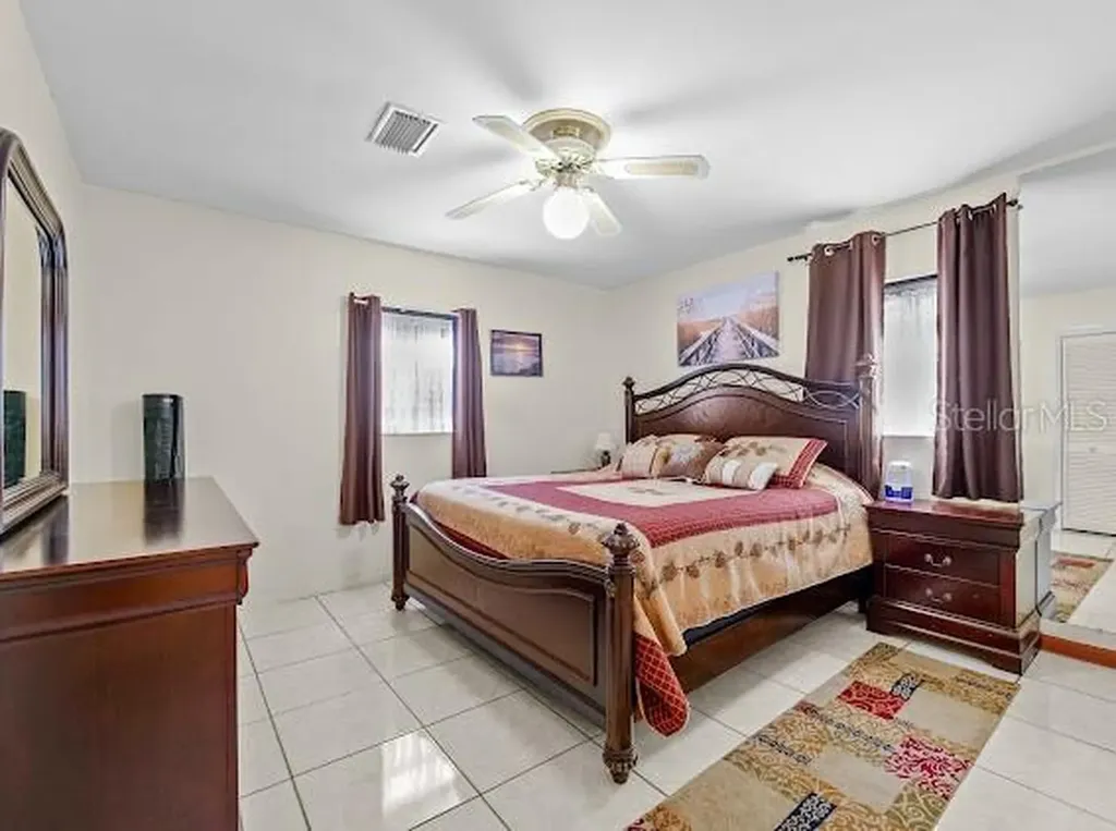 7806 N Gomez Avenue Tampa FL 33614