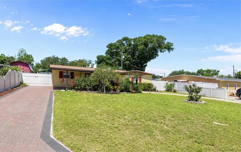 7806 N Gomez Avenue Tampa FL 33614